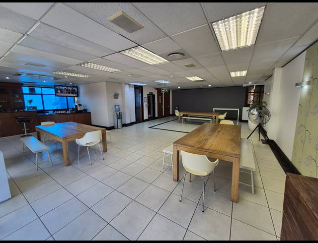 1,832M² OFFICE FOR SALE IN WOODMEAD